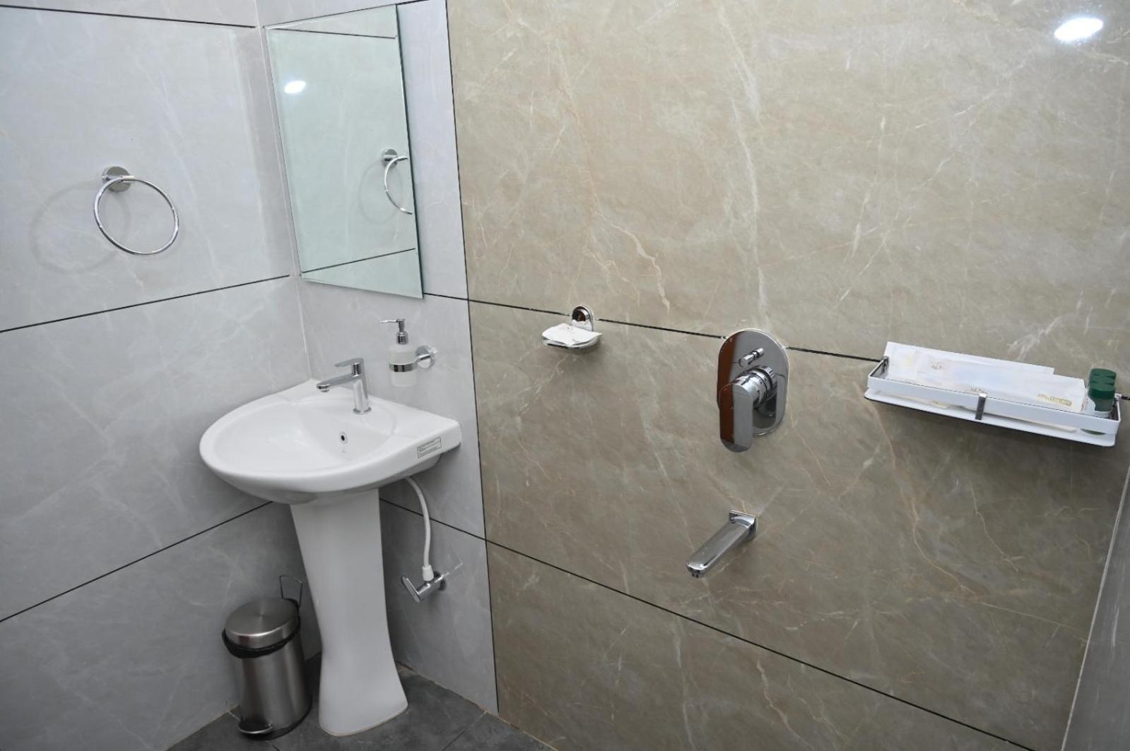 Hotel Shri Devi Comforts Inn Bhatkal Ngoại thất bức ảnh